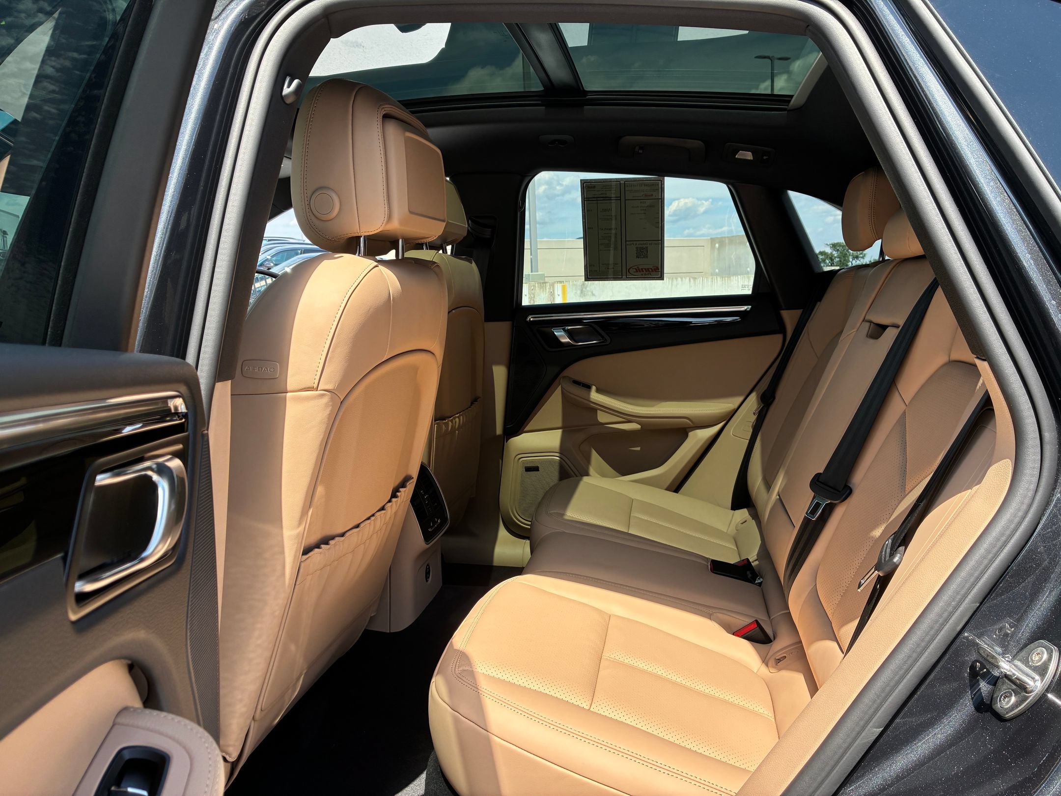 Used 2026 Porsche Macan AWD/4WD image 21