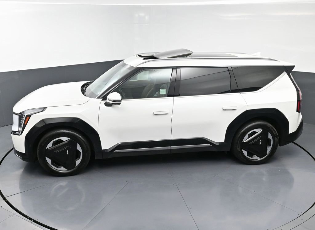 Used 2024 Kia EV9 Land image 49
