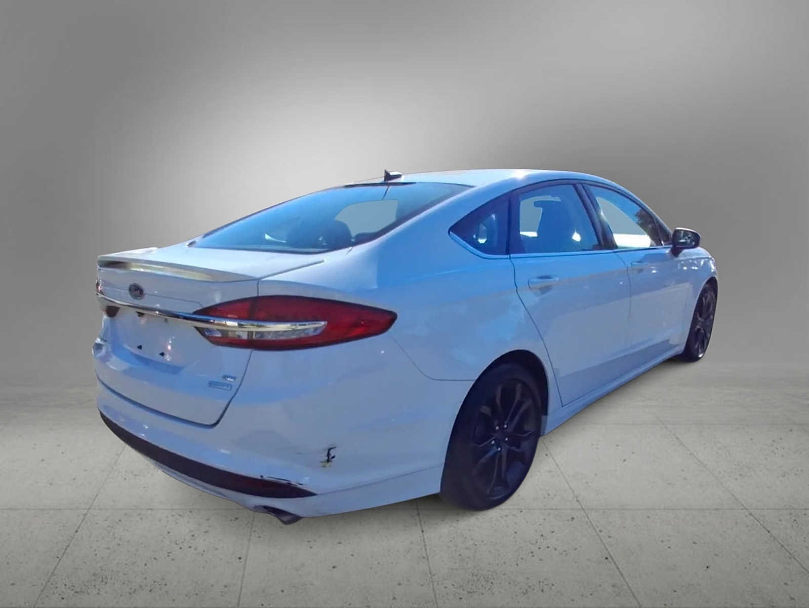 Used 2018 Ford Fusion SE w/ Equipment Group 201A FWD image 8