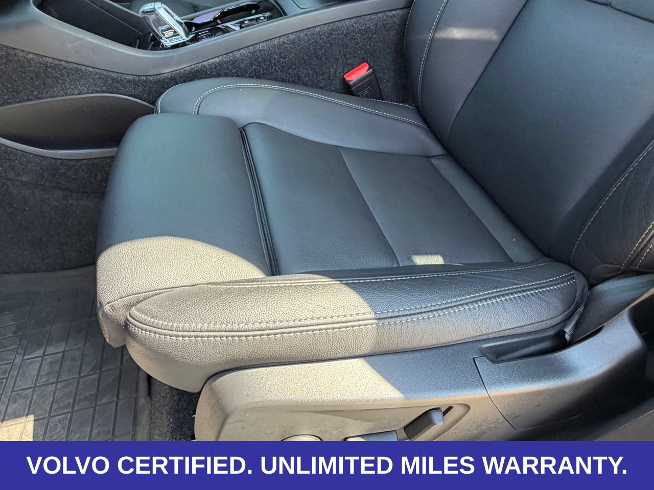 Certified 2026 Volvo XC40 B5 Plus AWD/4WD image 26