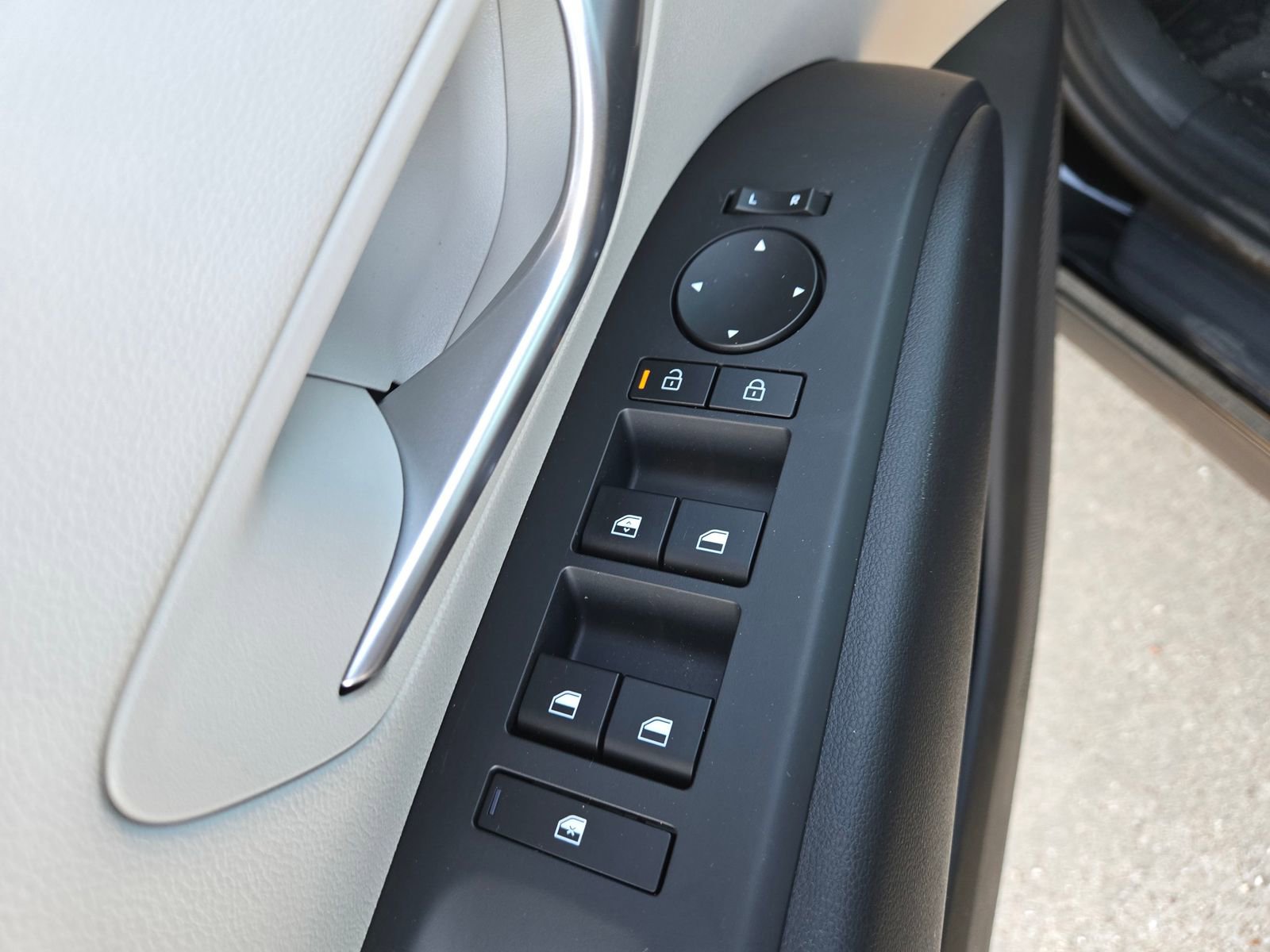 New 2026 Hyundai Tucson Blue SE image 19