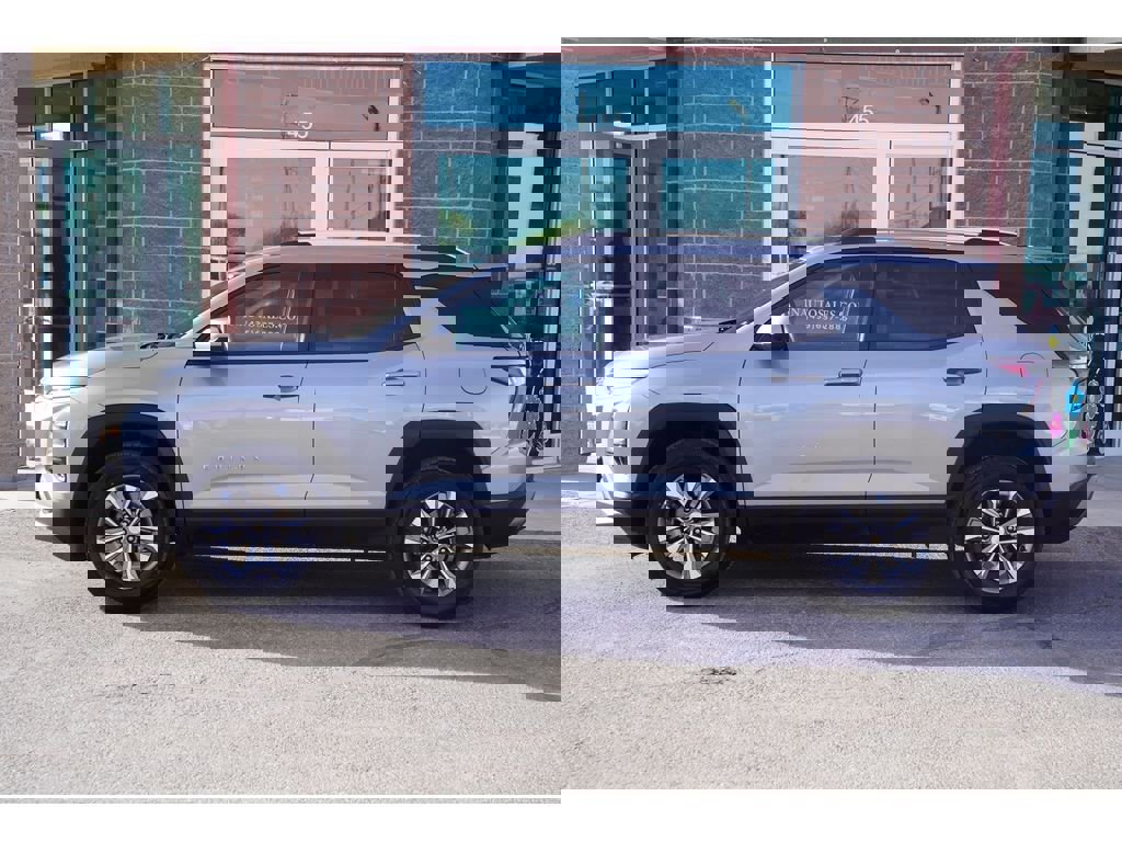 Used 2025 Chevrolet Equinox LT w/ Convenience Package II image 4