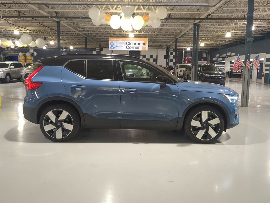 Used 2024 Volvo XC40 Recharge Plus w/ Protection Package Premier AWD/4WD image 4