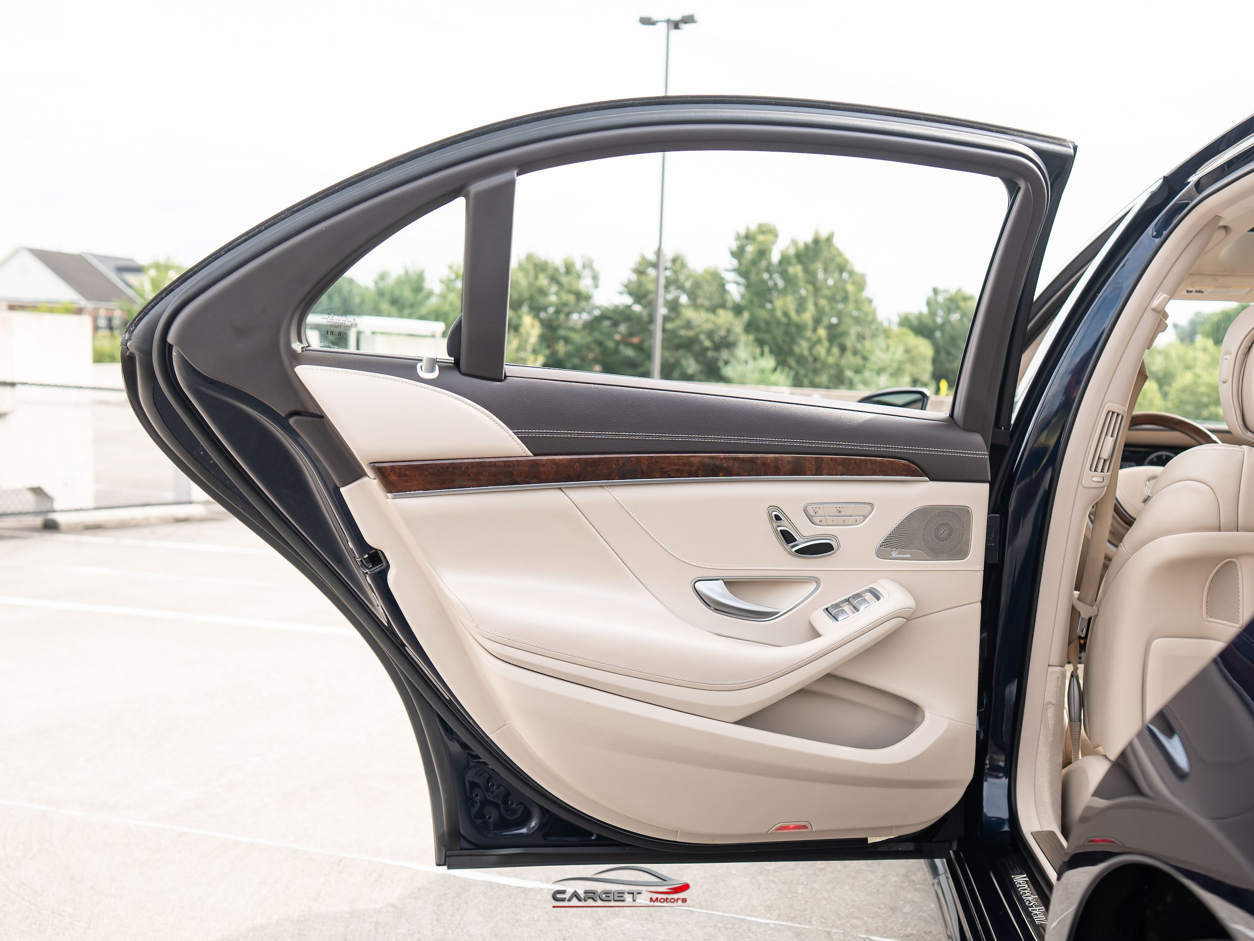 Used 2017 Mercedes-Benz S 550 4MATIC Sedan image 46