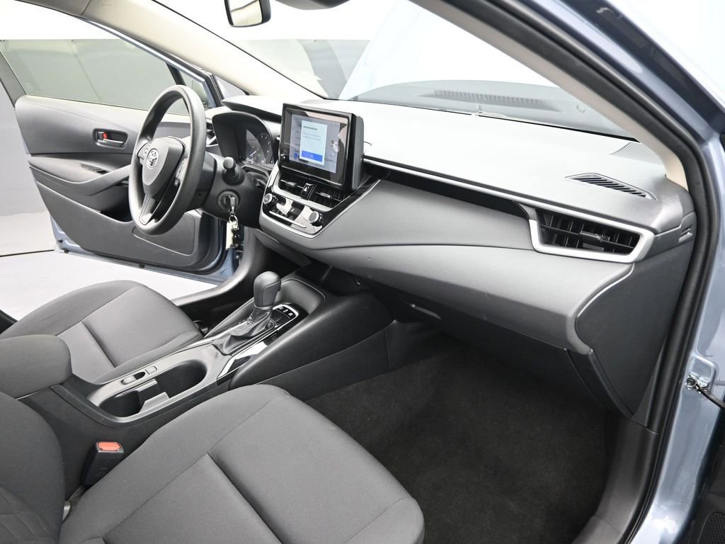 Used 2025 Toyota Corolla LE image 24