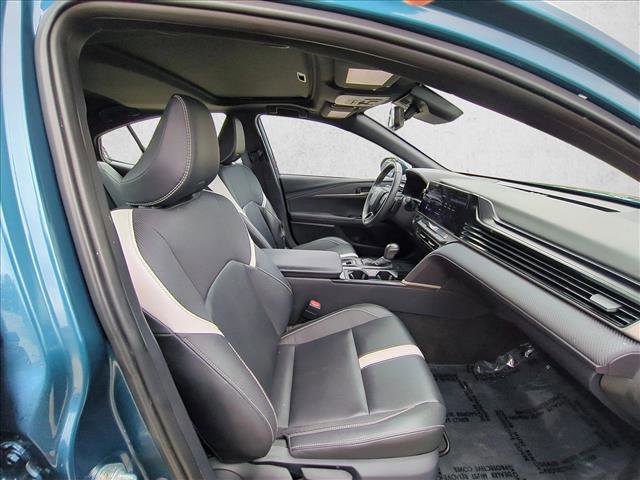 Used 2025 Toyota Camry SE w/ Multimedia Upgrade Package image 18