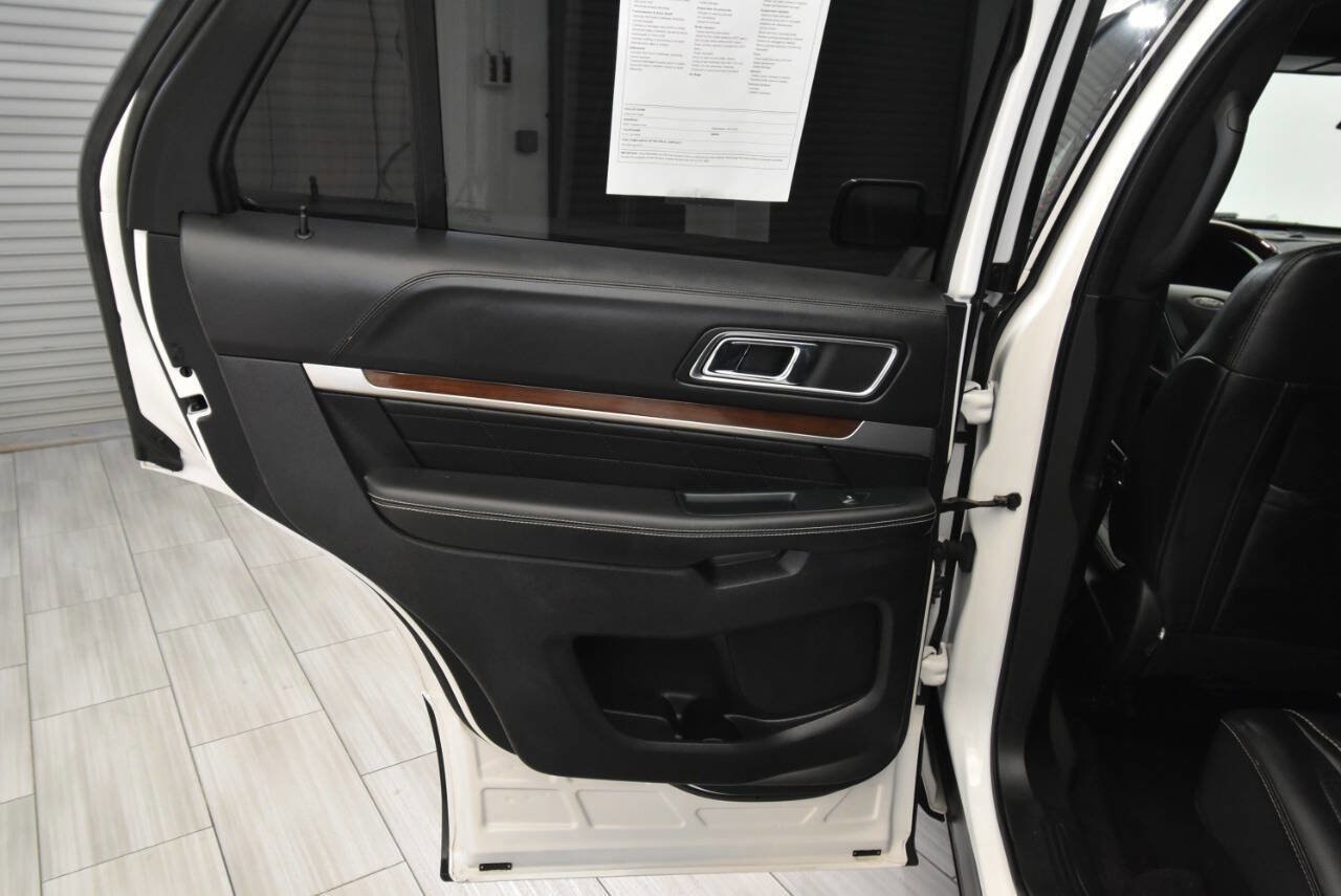 Used 2018 Ford Explorer Platinum image 19