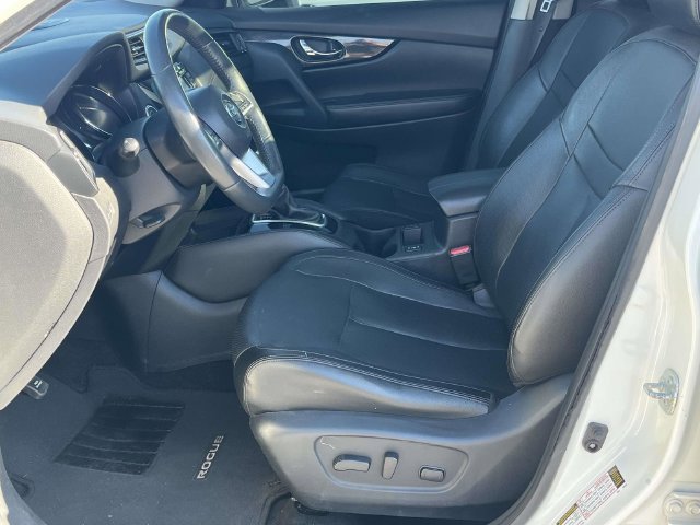 Used 2017 Nissan Rogue SL w/ SL Premium Package FWD image 13