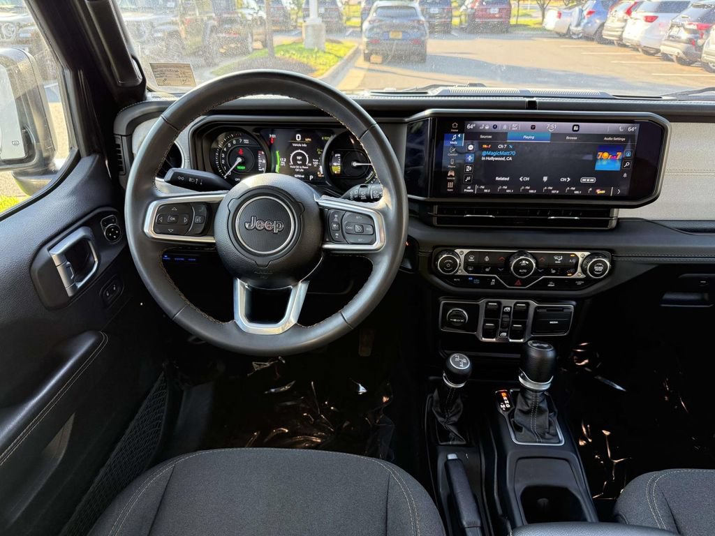 Used 2024 Jeep Wrangler Unlimited Sahara AWD/4WD image 18
