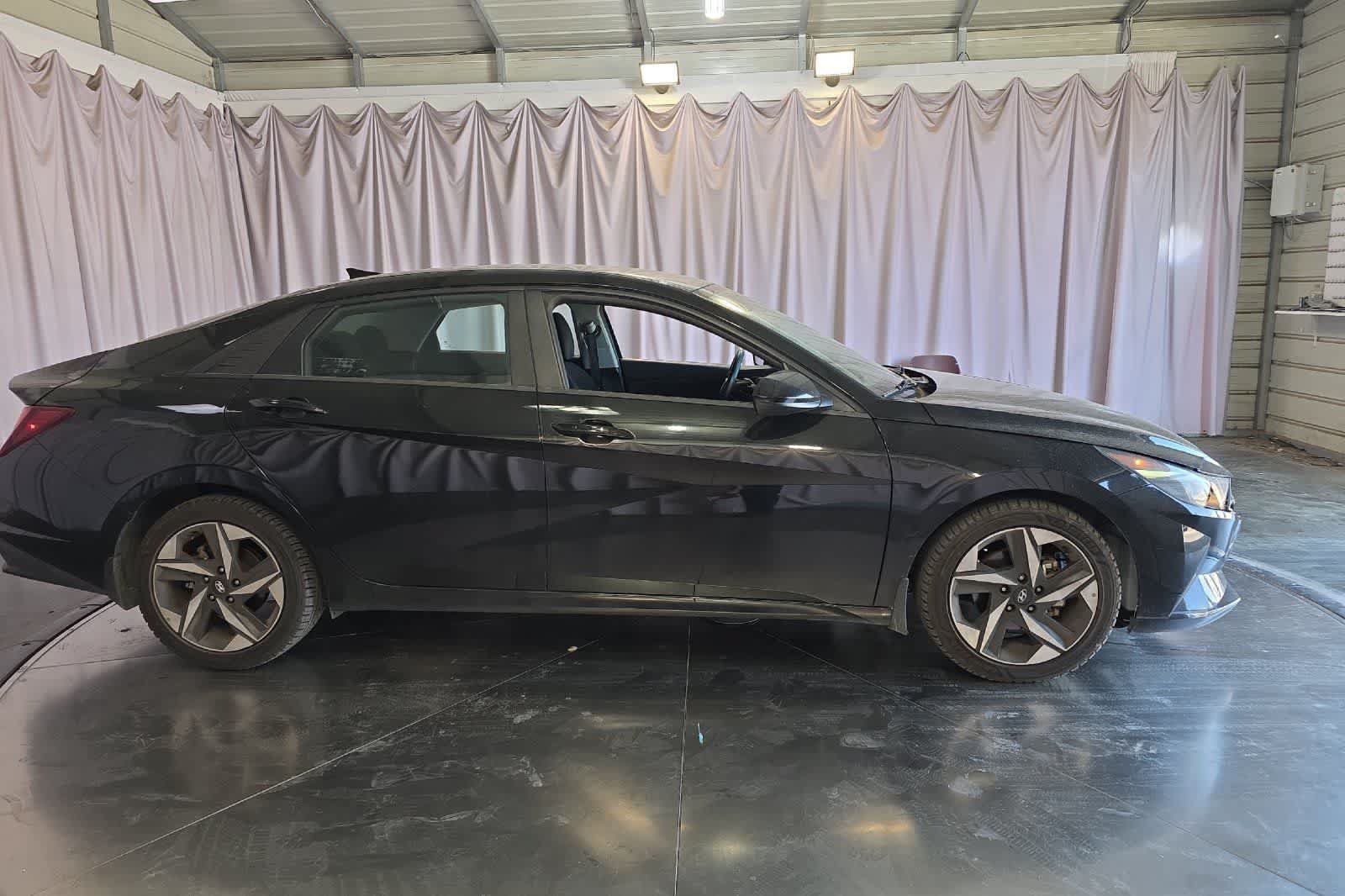 Used 2023 Hyundai Elantra SEL w/ Convenience Package FWD image 9