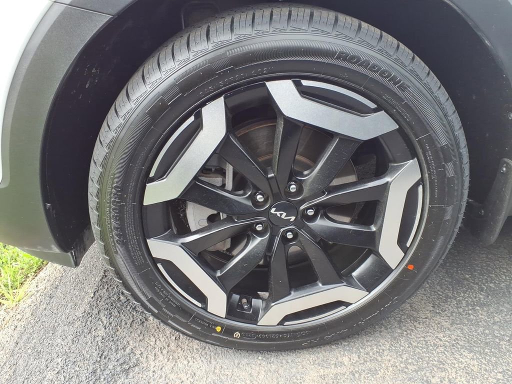 Certified 2024 Kia Telluride S w/ S Sunroof Package AWD/4WD image 14