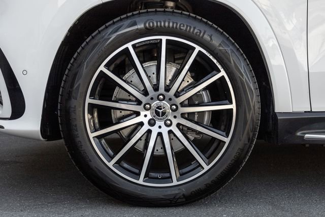 Used 2025 Mercedes-Benz GLS 580 4MATIC image 17