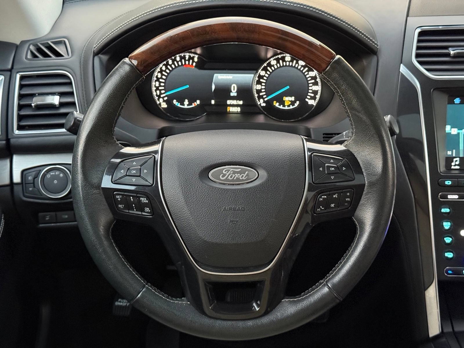 Used 2018 Ford Explorer Platinum AWD/4WD image 33