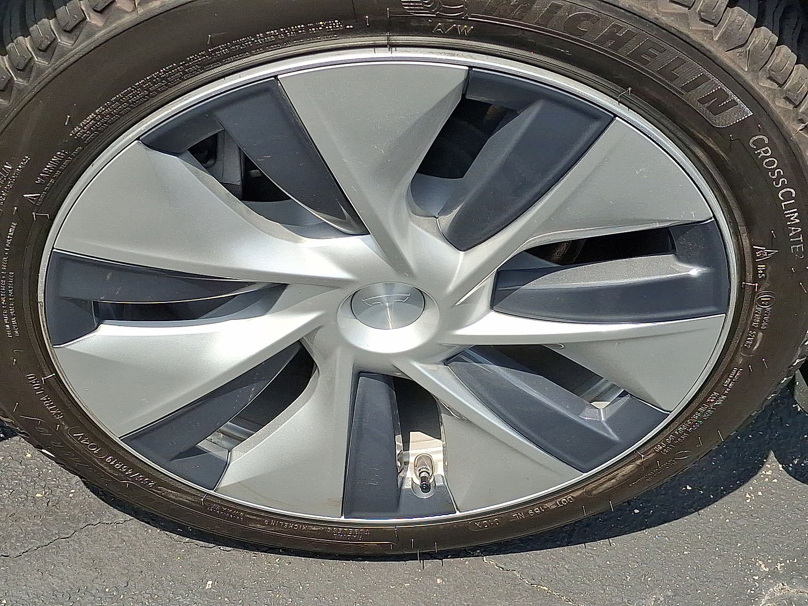 Used 2023 Tesla Model Y Long Range AWD/4WD image 27