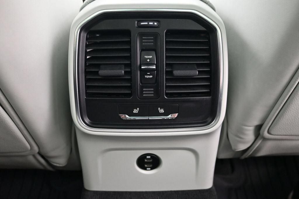 Certified 2024 Porsche Macan AWD/4WD image 8
