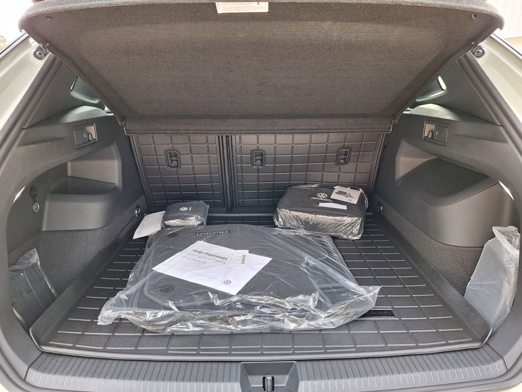 New 2026 Volkswagen Tiguan SE R-Line image 26