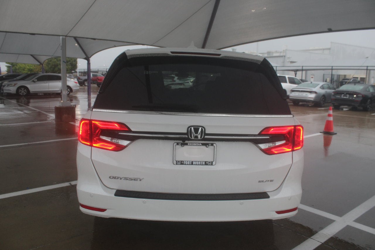 Used 2024 Honda Odyssey Elite image 4