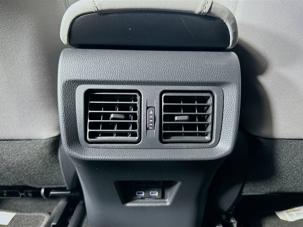 Used 2023 Toyota Venza LE image 24