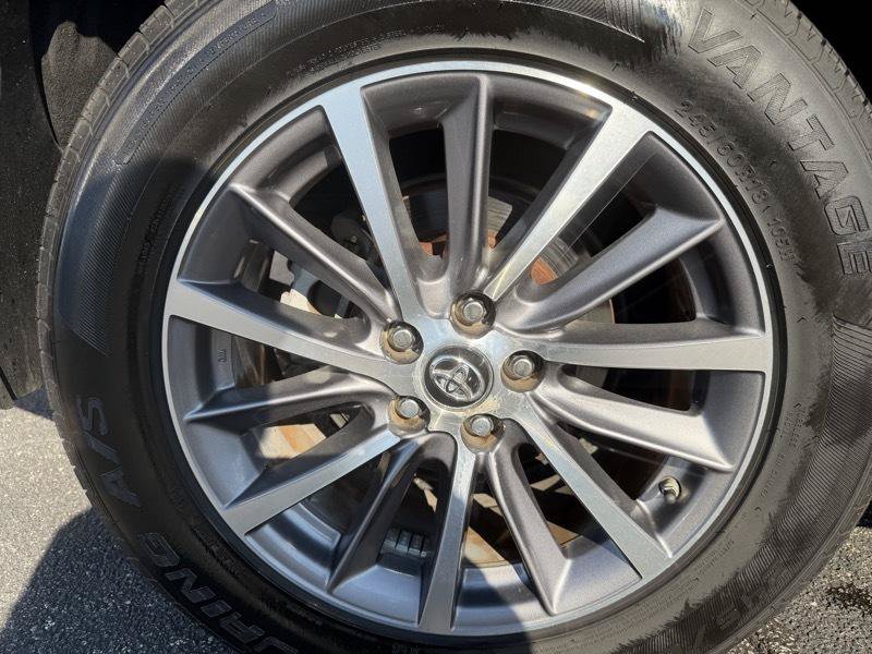 Used 2019 Toyota Highlander XLE FWD image 29