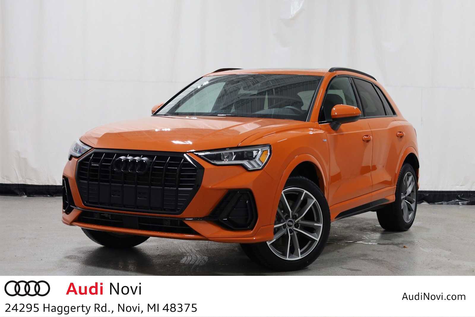 Certified 2025 Audi Q3 2.0T Premium w/ Black Optic Sport Package image 1