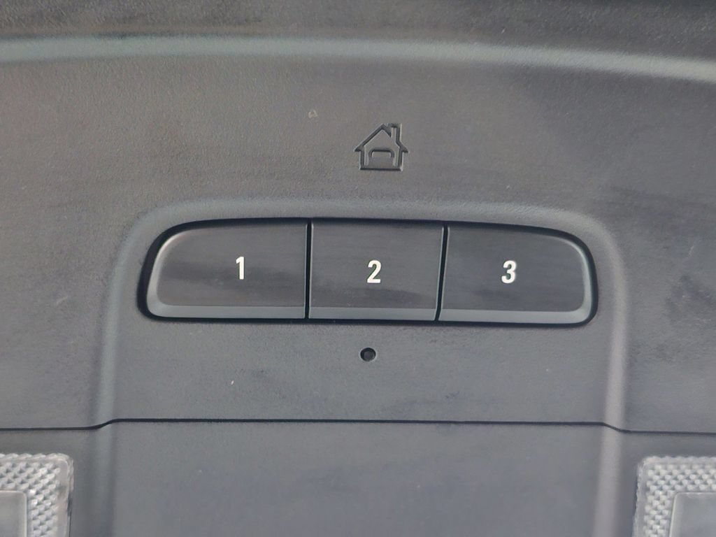 Used 2022 Chevrolet Traverse LT FWD image 24
