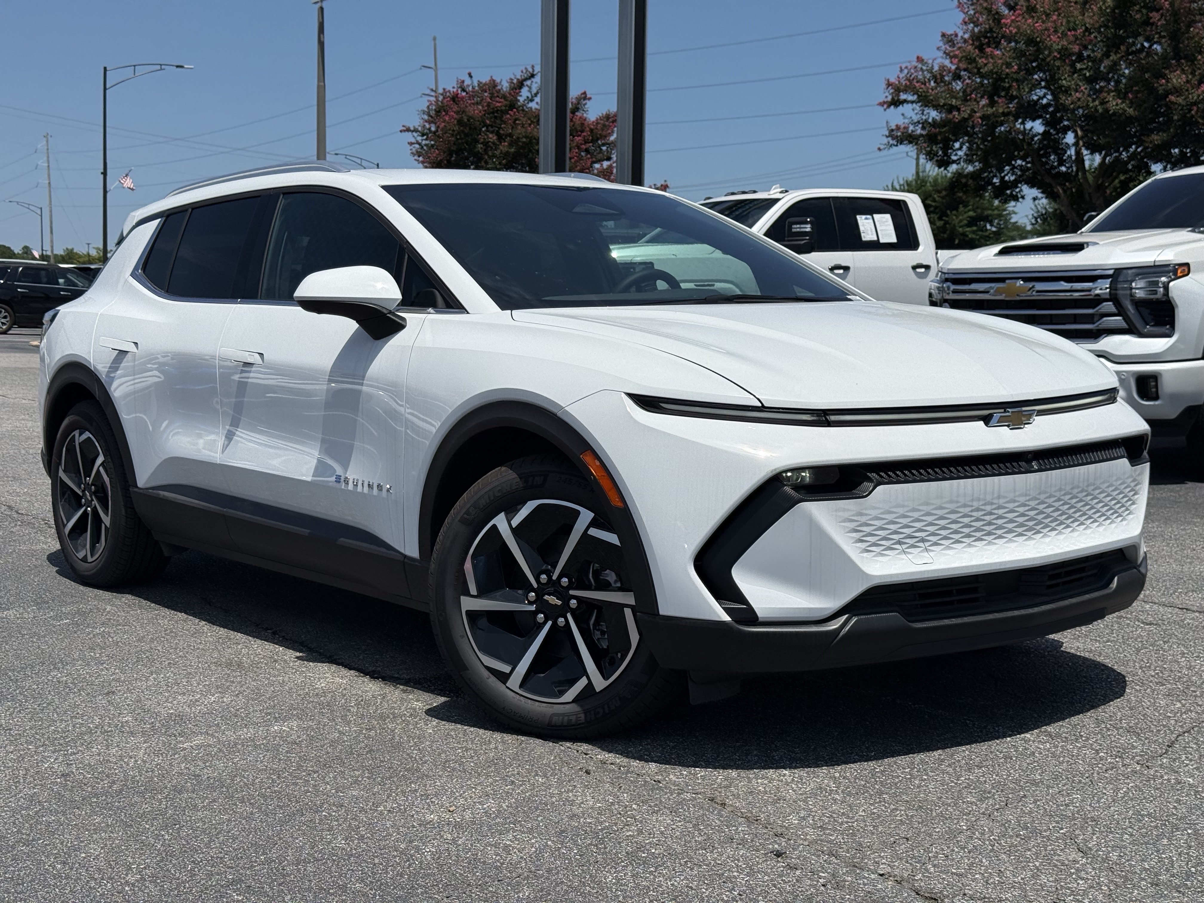 New 2026 Chevrolet Equinox EV LT FWD image 2