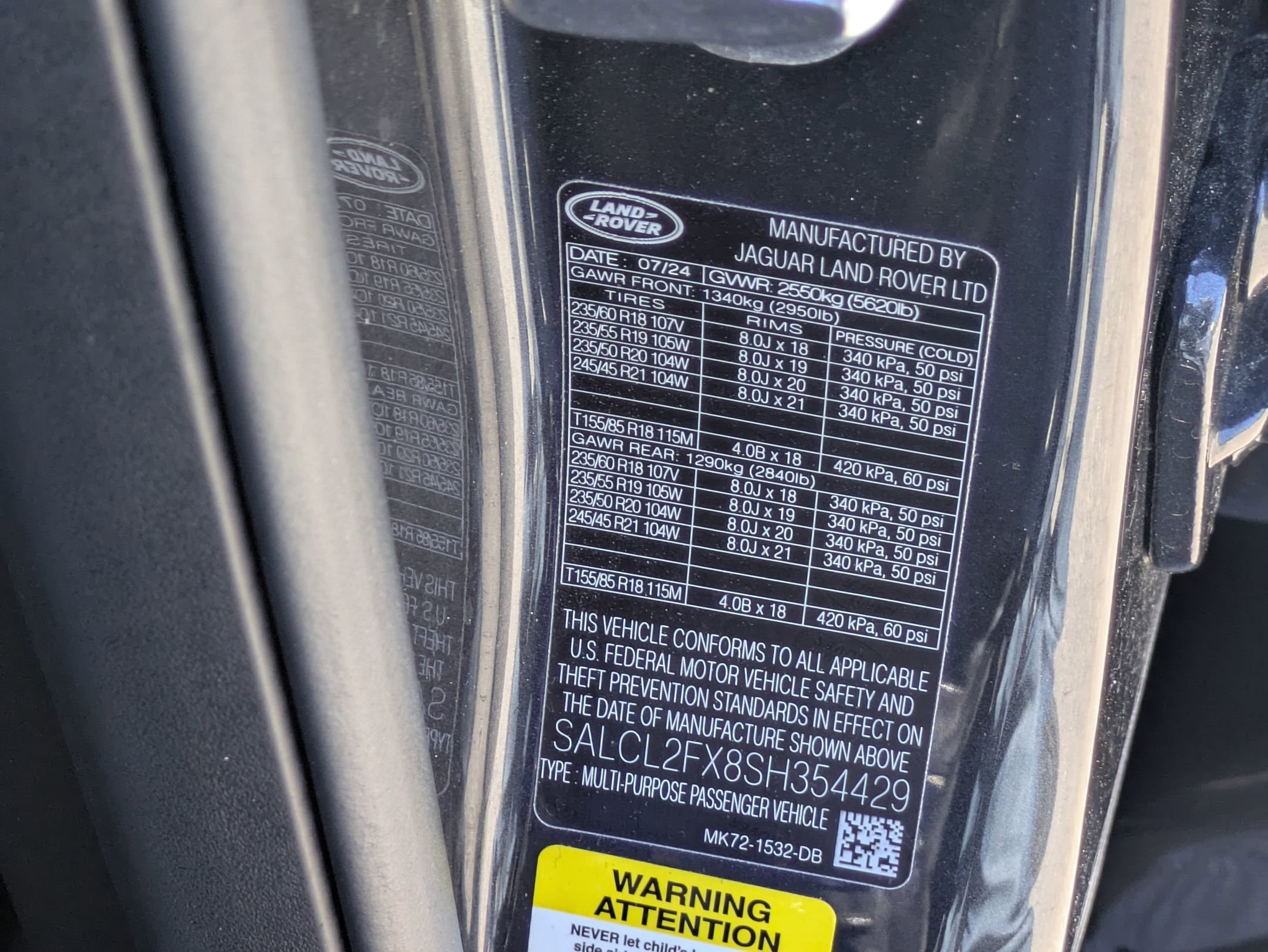 Certified 2025 Land Rover Discovery Sport Dynamic SE image 35