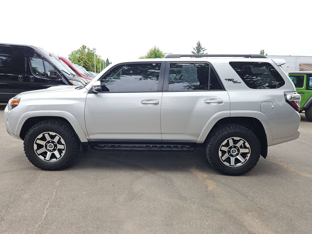 Used 2020 Toyota 4Runner TRD Off-Road Premium w/ Moonroof Package AWD/4WD image 4