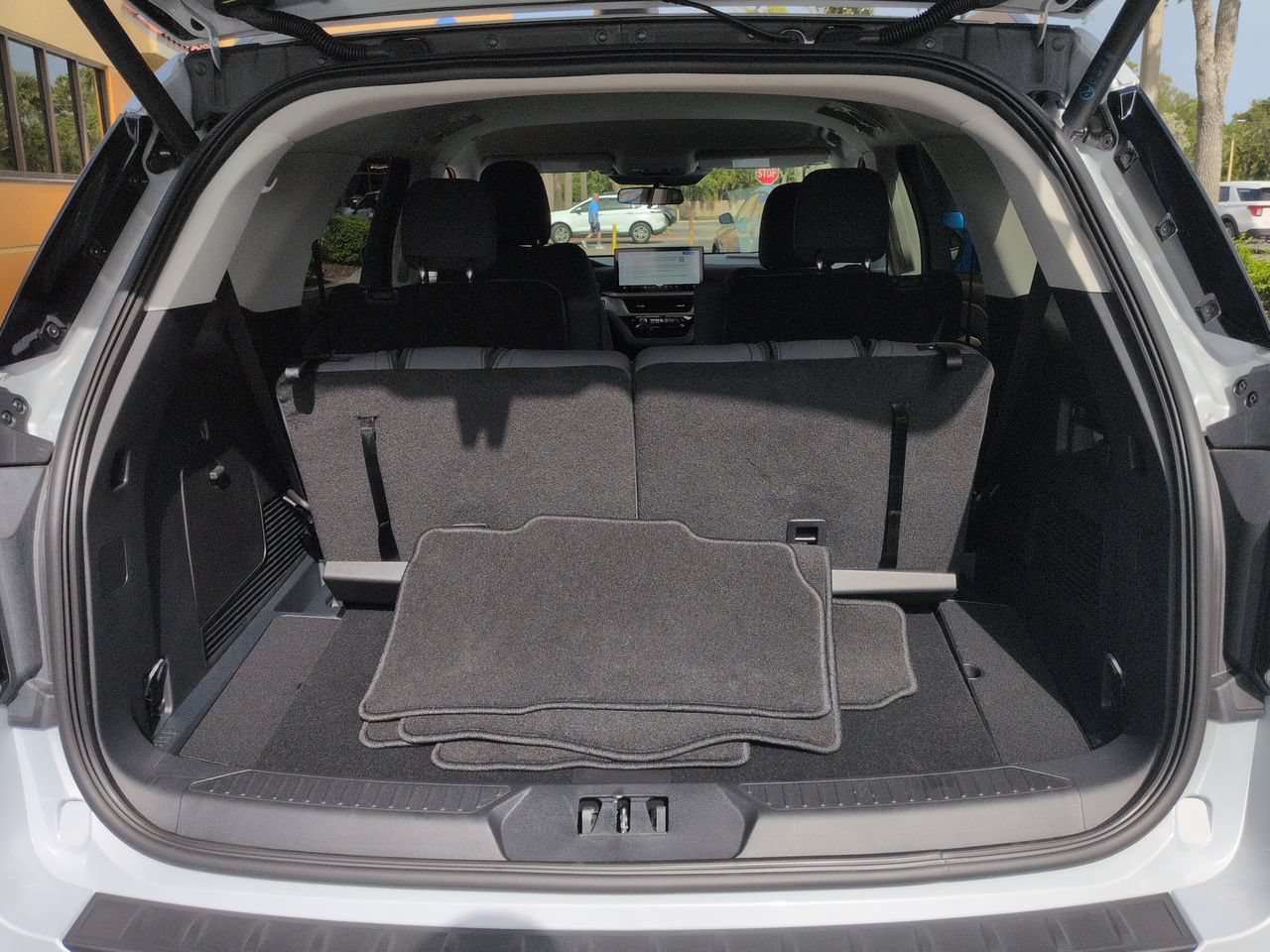 Certified 2025 Ford Explorer Active RWD image 13