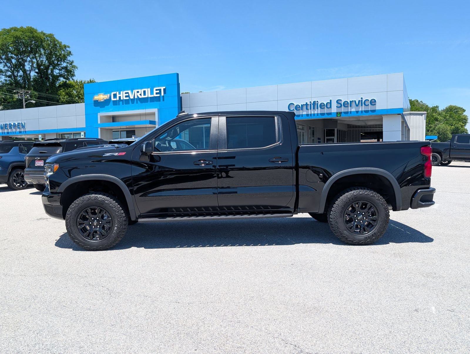 Used 2023 Chevrolet Silverado 1500 ZR2 w/ Technology Package AWD/4WD image 6