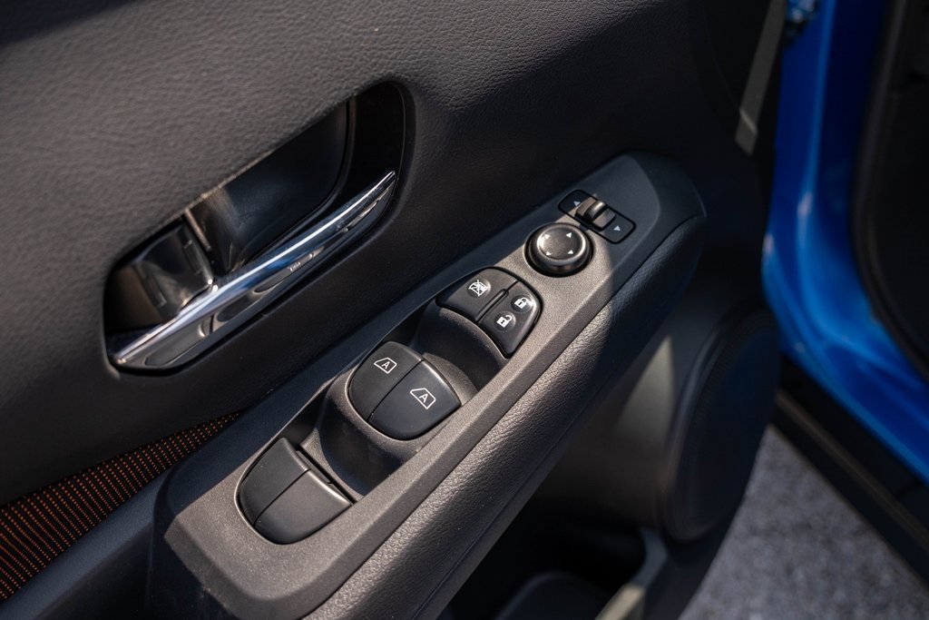 Used 2021 Nissan Kicks SR image 11