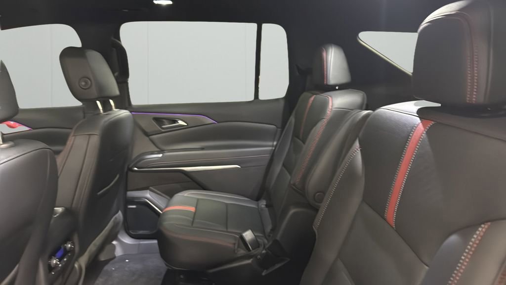 Used 2024 Chevrolet Traverse RS image 16