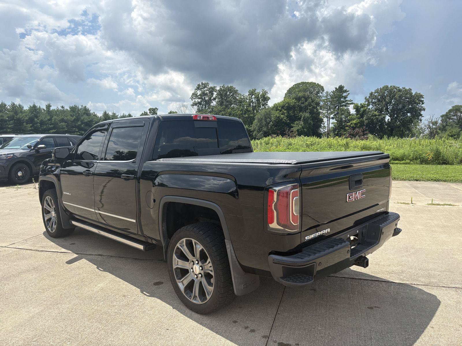 Used 2016 GMC Sierra 1500 Denali w/ Denali Ultimate Package AWD/4WD image 23