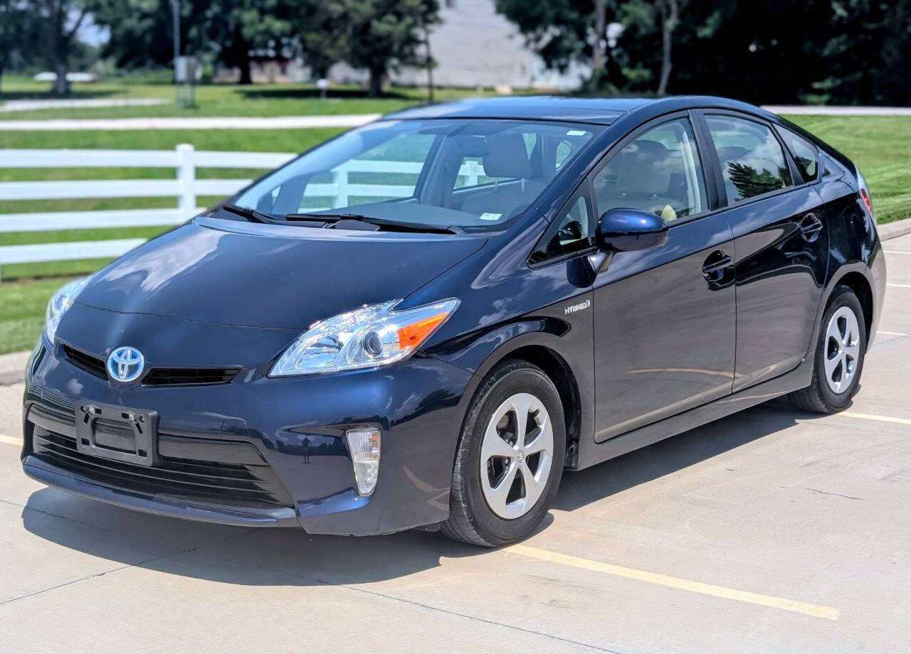 Used 2014 Toyota Prius Four w/ Solar Roof Package FWD image 3