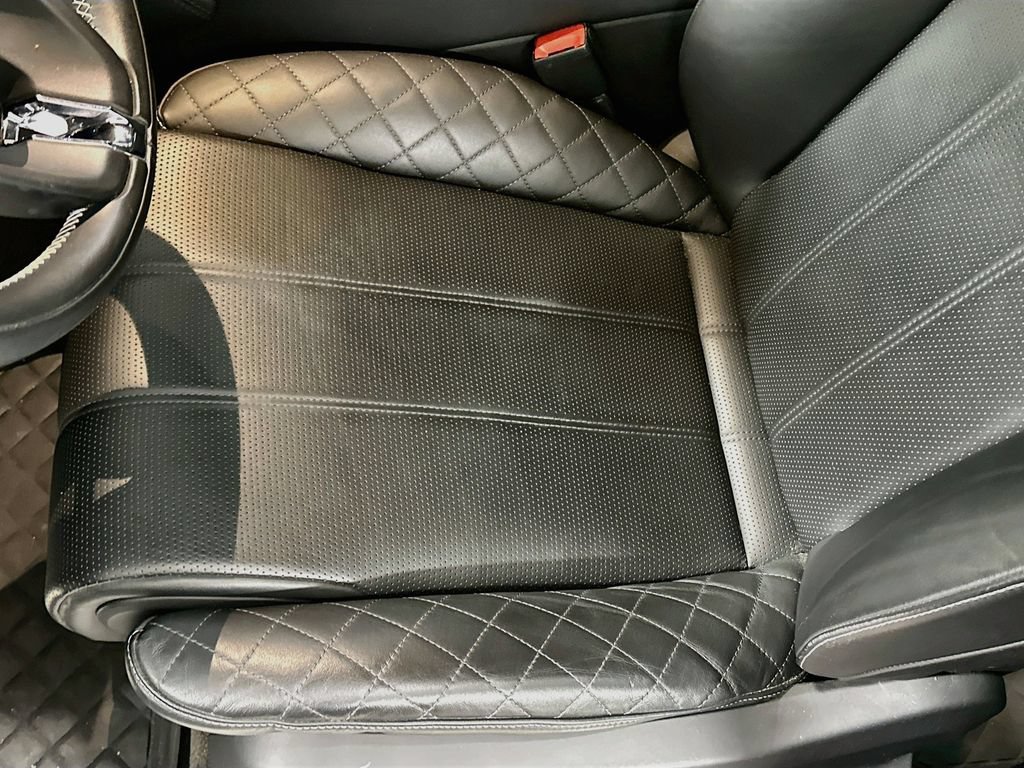 Used 2018 Bentley Bentayga AWD/4WD image 21