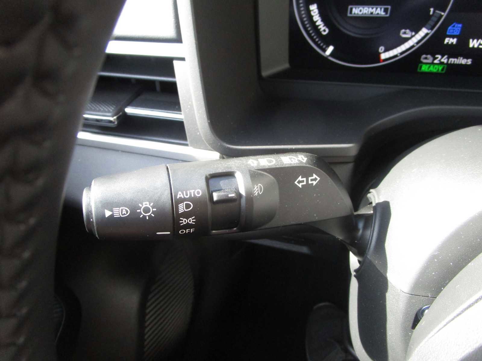 Used 2023 Mitsubishi Outlander SE image 27