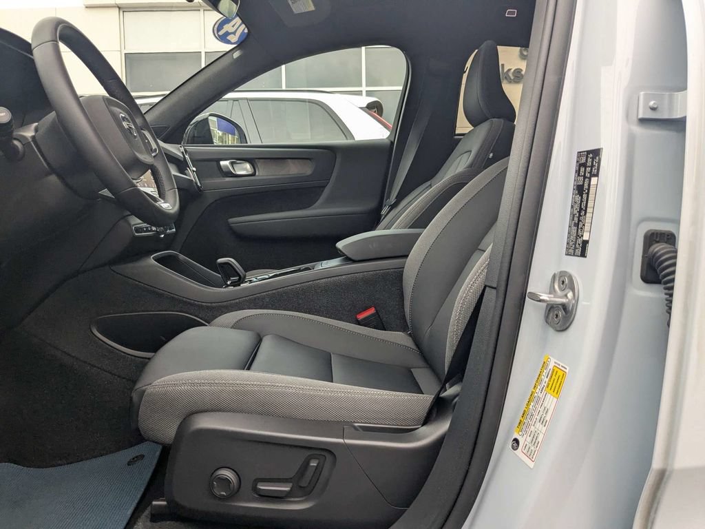 Certified 2024 Volvo C40 Recharge Core AWD/4WD image 2