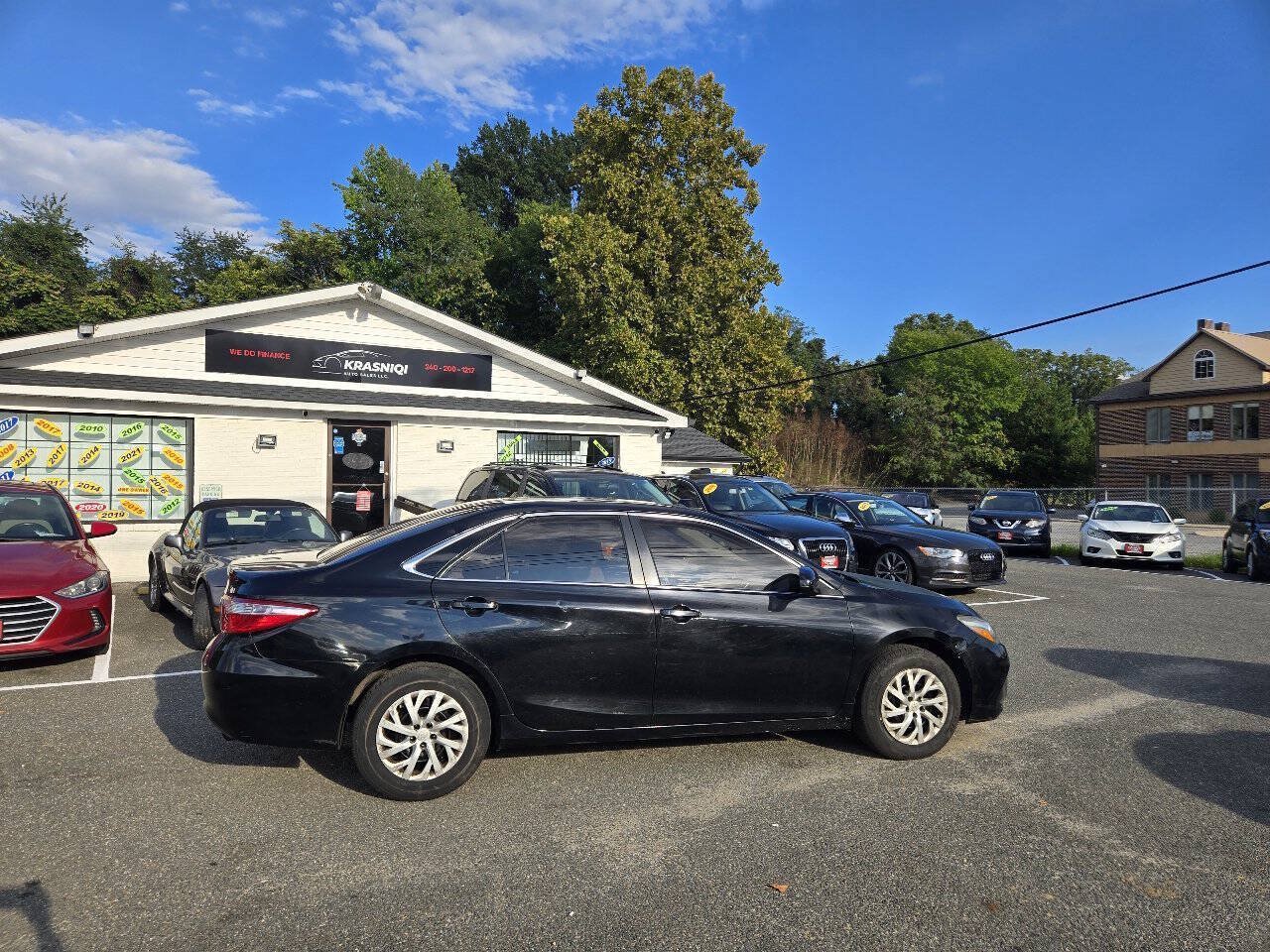 Used 2017 Toyota Camry LE FWD image 9