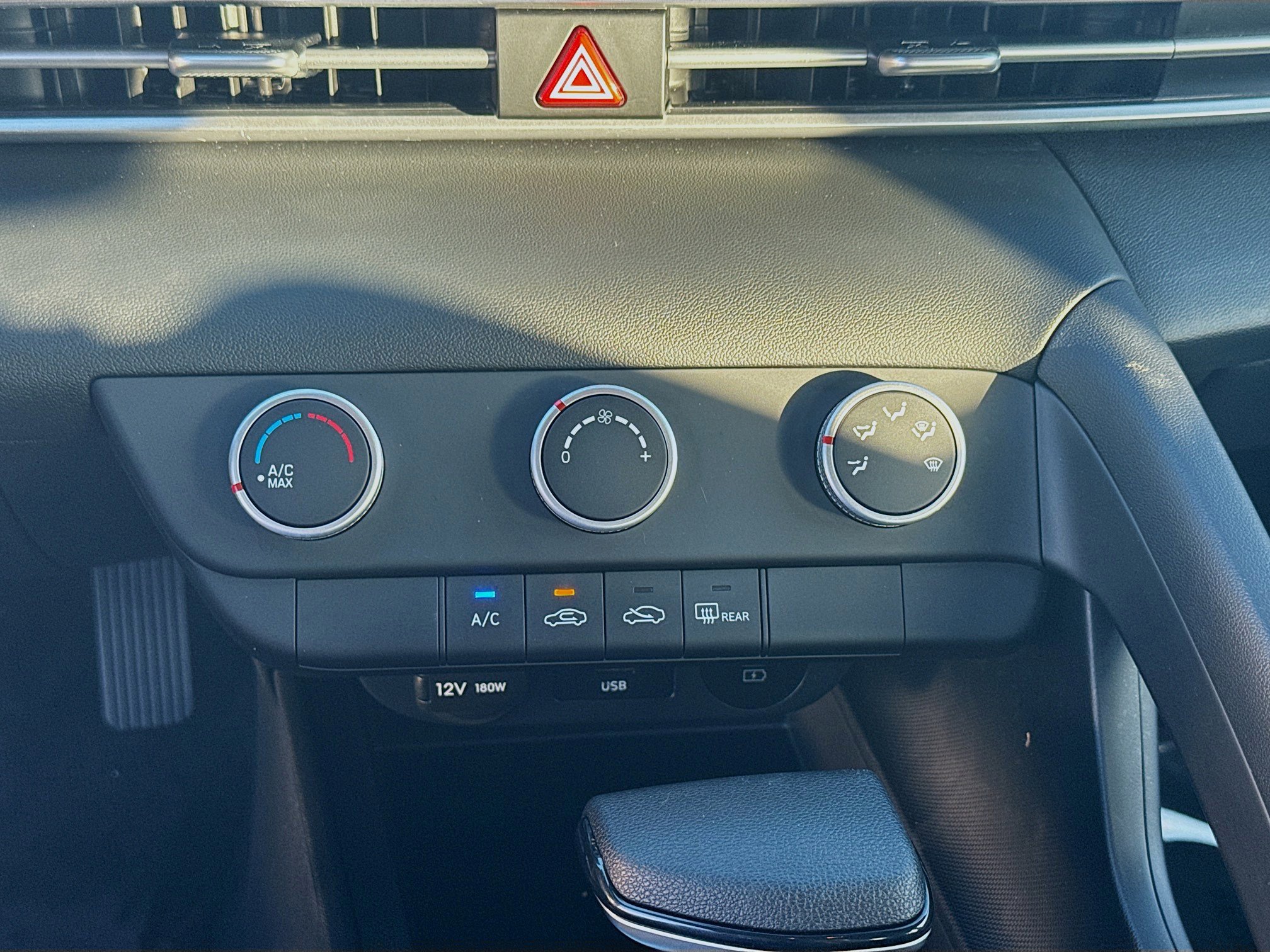 Used 2025 Hyundai Elantra SE image 12