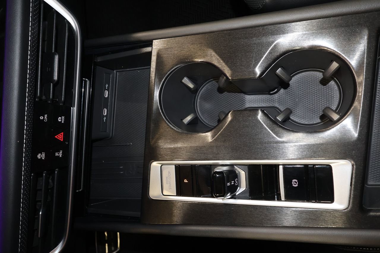 Used 2025 Volkswagen Atlas SEL Premium R-Line image 15