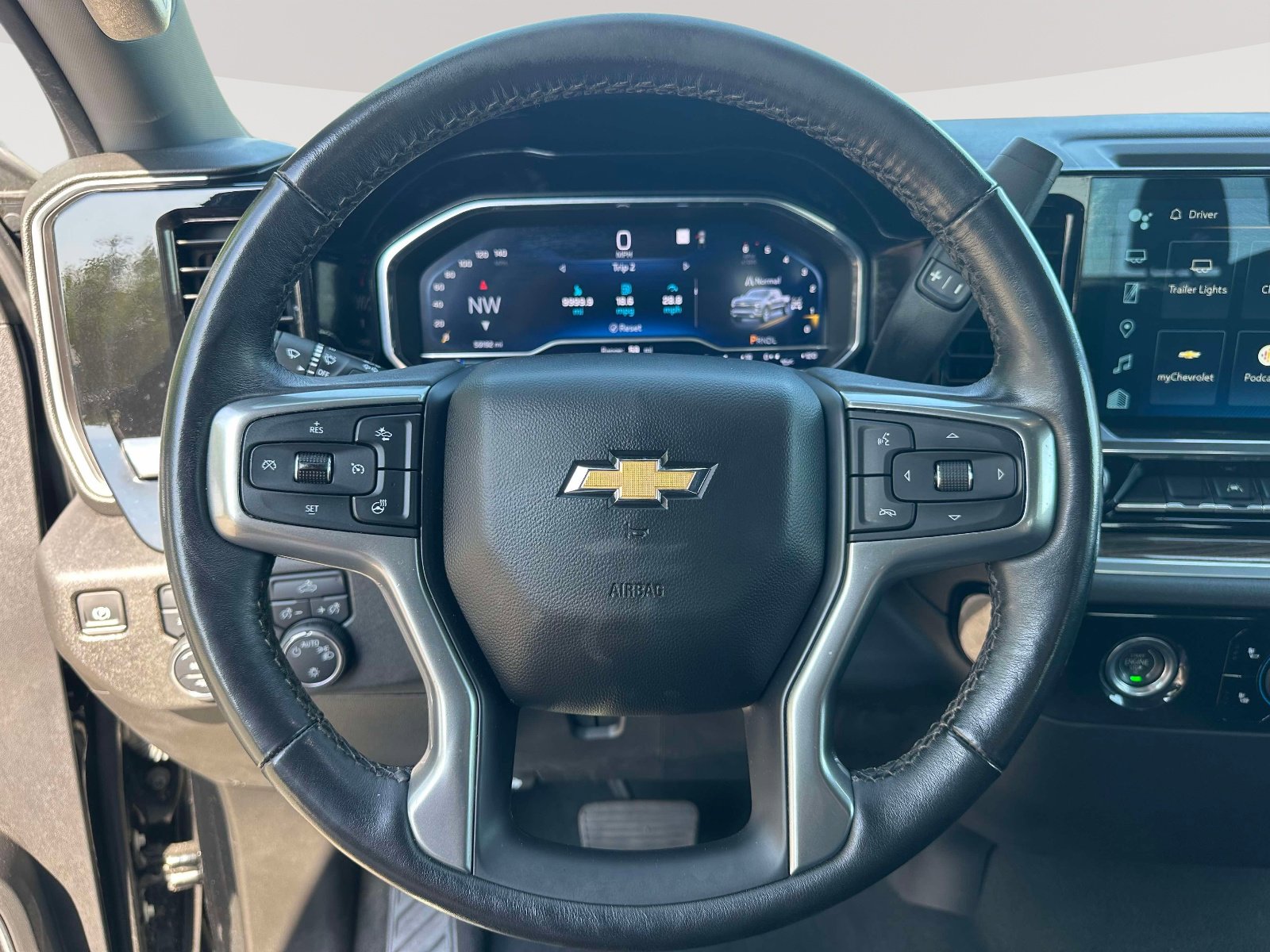 Used 2022 Chevrolet Silverado 1500 LT AWD/4WD image 15