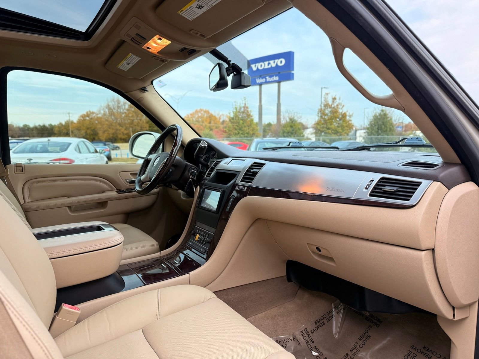 Used 2012 Cadillac Escalade ESV Luxury image 27