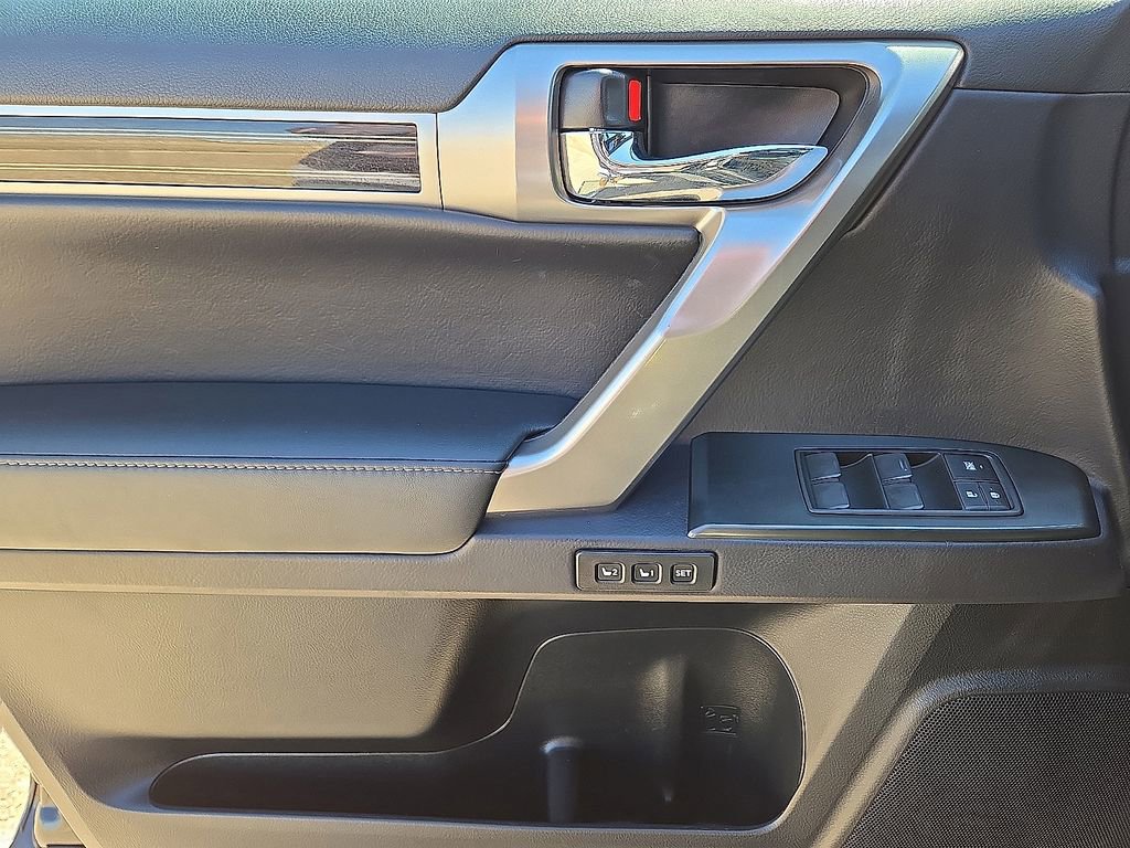Used 2023 Lexus GX 460 Premium w/ Accessory Package image 21