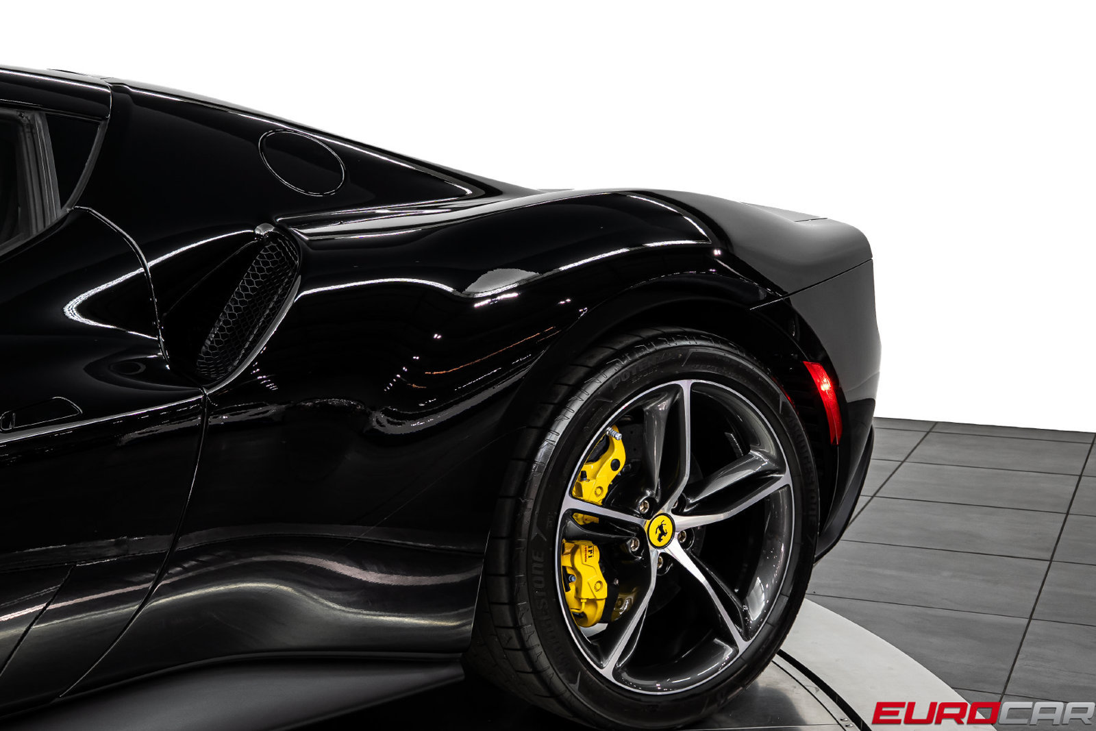 Used 2023 Ferrari 296 GTB RWD image 17