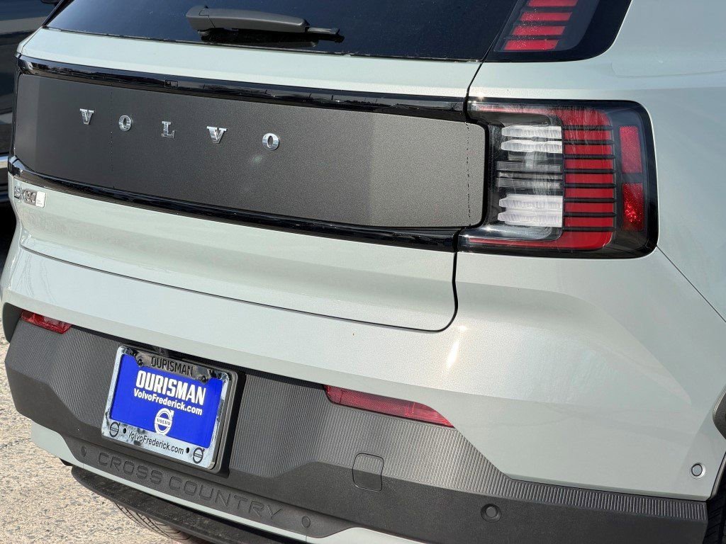New 2026 Volvo EX30 Cross Country Ultra image 8