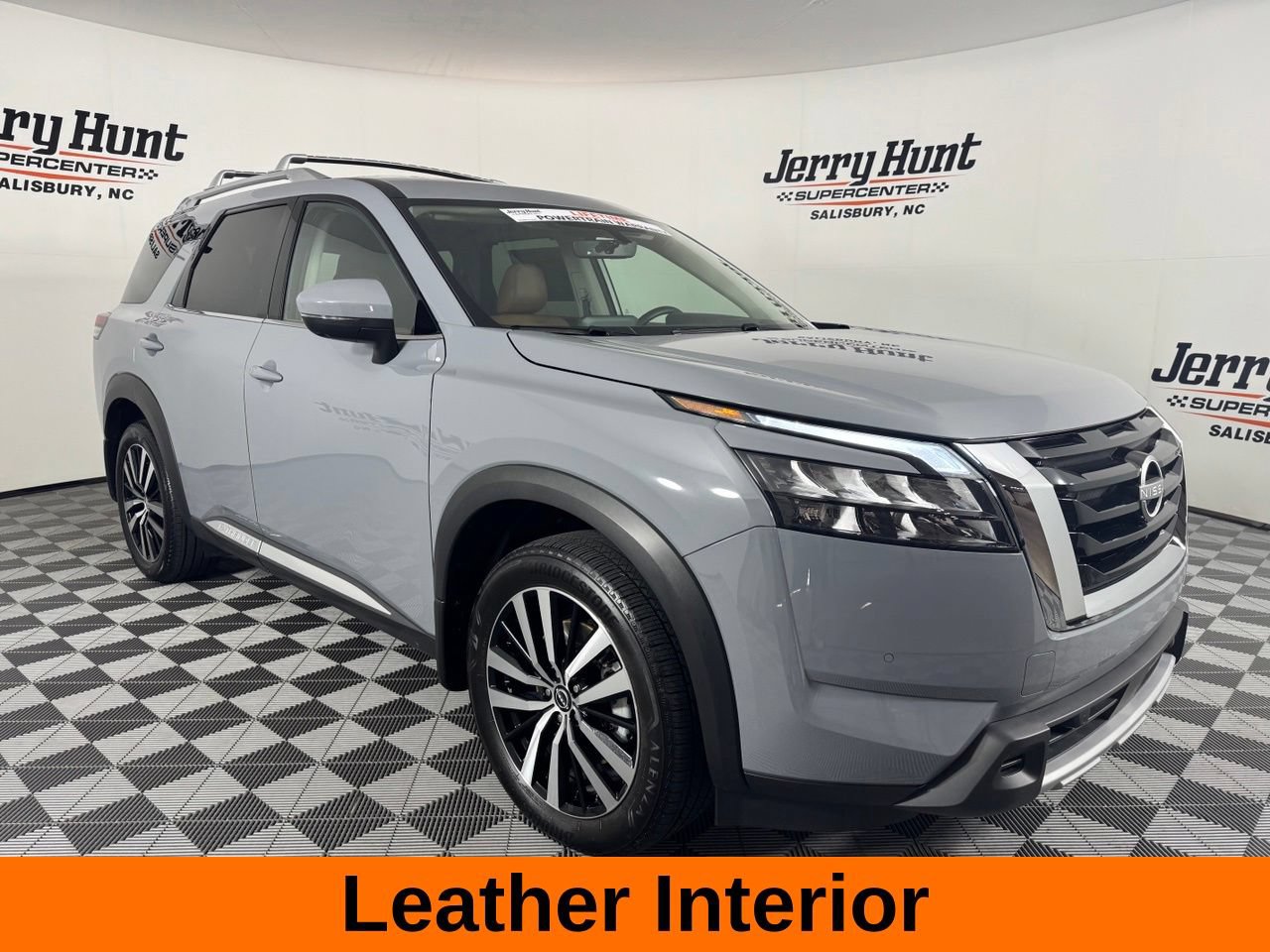 Used 2025 Nissan Pathfinder Platinum w/ Cargo Package FWD image 6