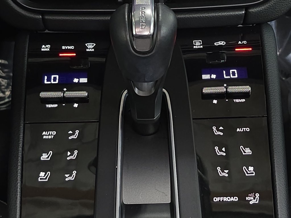 Certified 2026 Porsche Macan S AWD/4WD image 19