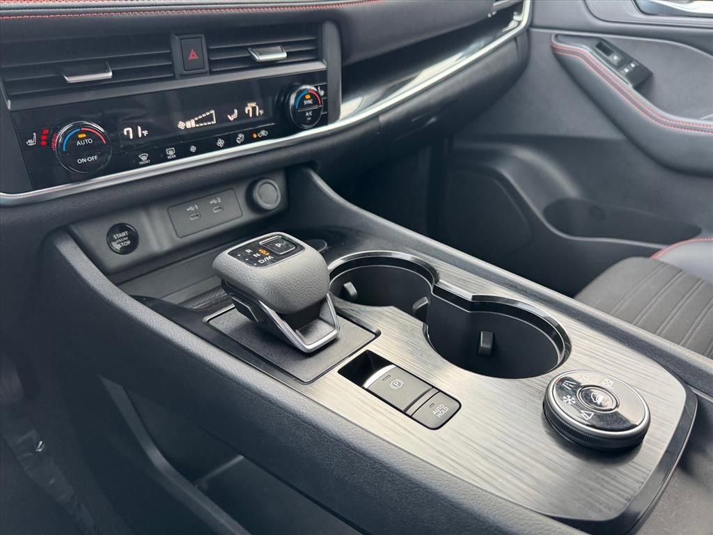 Certified 2025 Nissan Rogue SV image 21