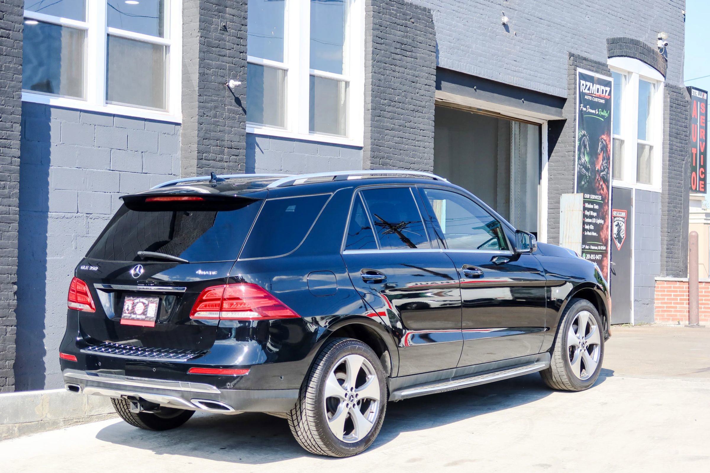 Used 2017 Mercedes-Benz GLE 350 4MATIC w/ Premium 2 Package image 4
