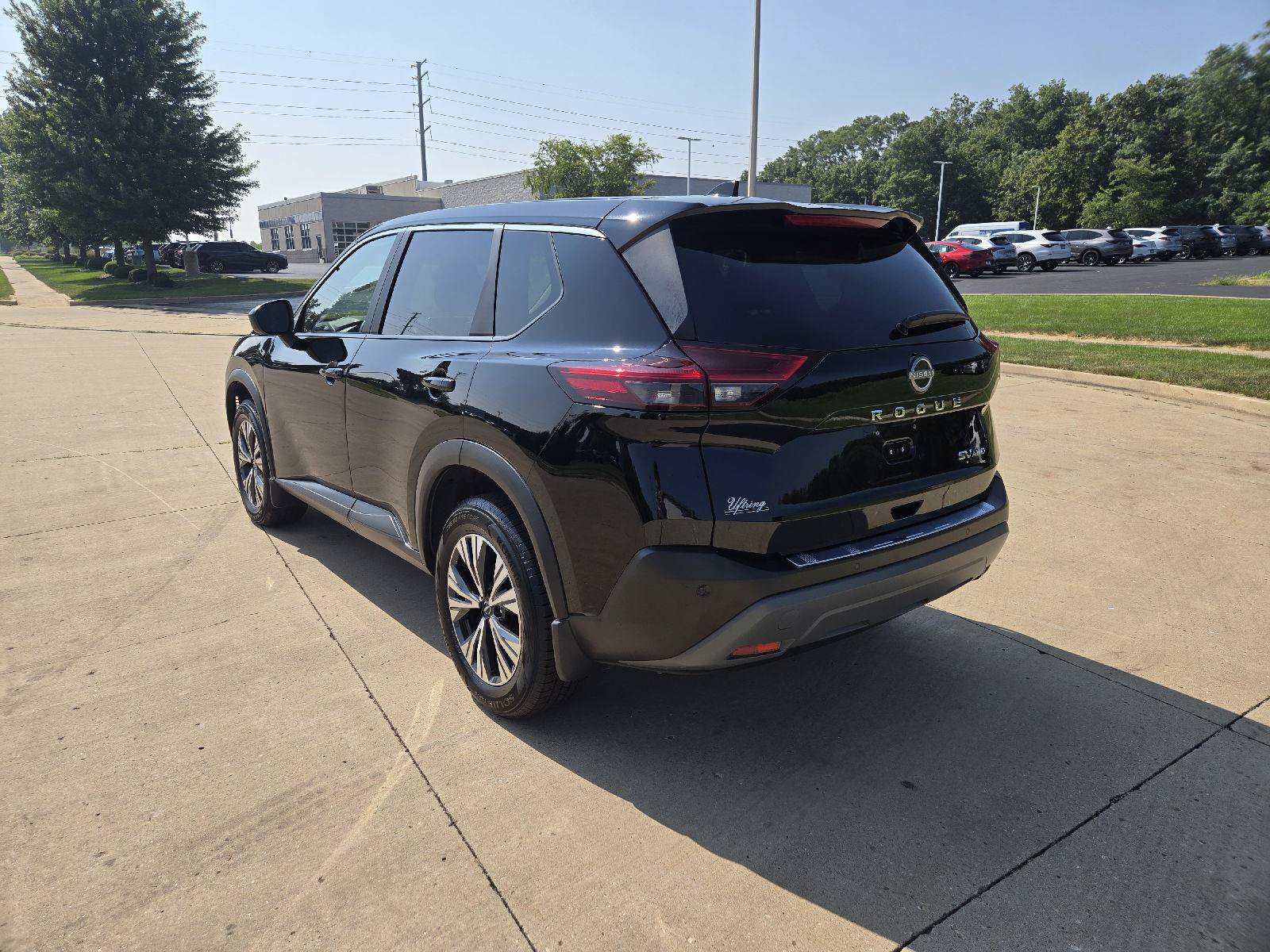 Used 2023 Nissan Rogue SV AWD/4WD image 6